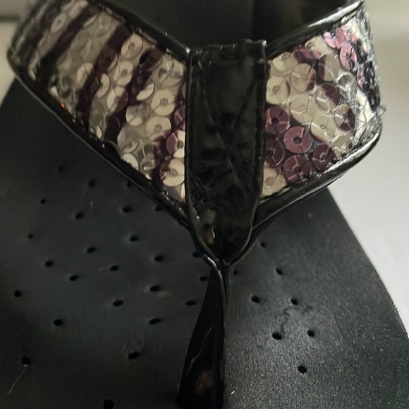 VOLATILE woman’s flip flop wedge, size 10, black with silver sequence, used. - Picture 12 of 15